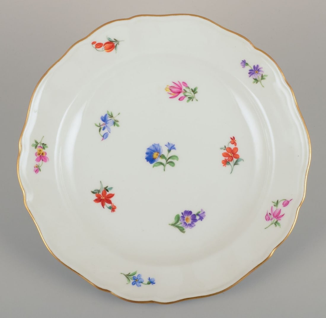Meissen, Germany. Five porcelain plates with floral motifs, gold rim. Approx. 1920s/1930s. - 7
