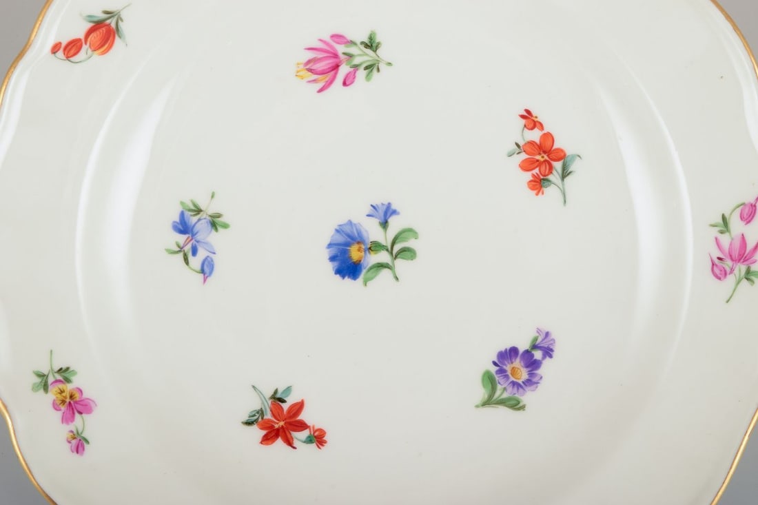 Meissen, Germany. Five porcelain plates with floral motifs, gold rim. Approx. 1920s/1930s. - 8