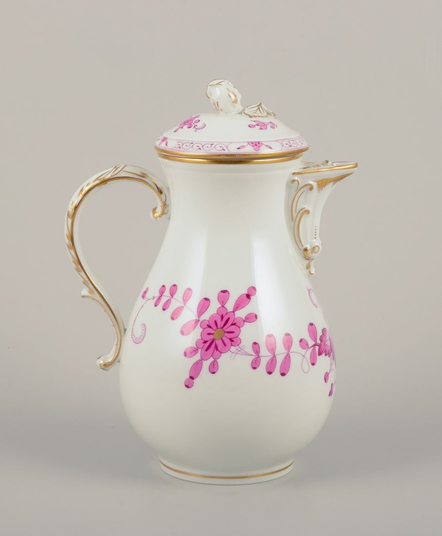 Meissen, Germany. "Pink Indian" porcelain coffee pot with purple floral motifs, gold rim. Mid-20th - 3