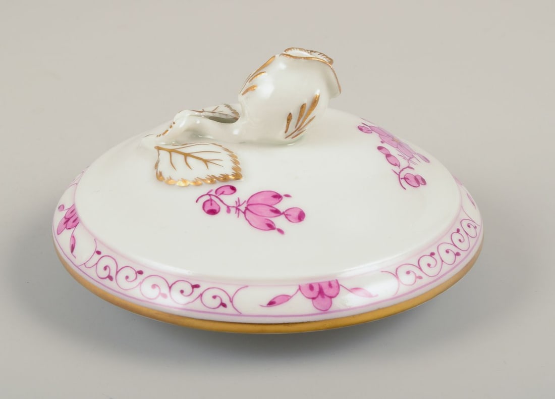 Meissen, Germany. "Pink Indian" porcelain coffee pot with purple floral motifs, gold rim. Mid-20th - 6