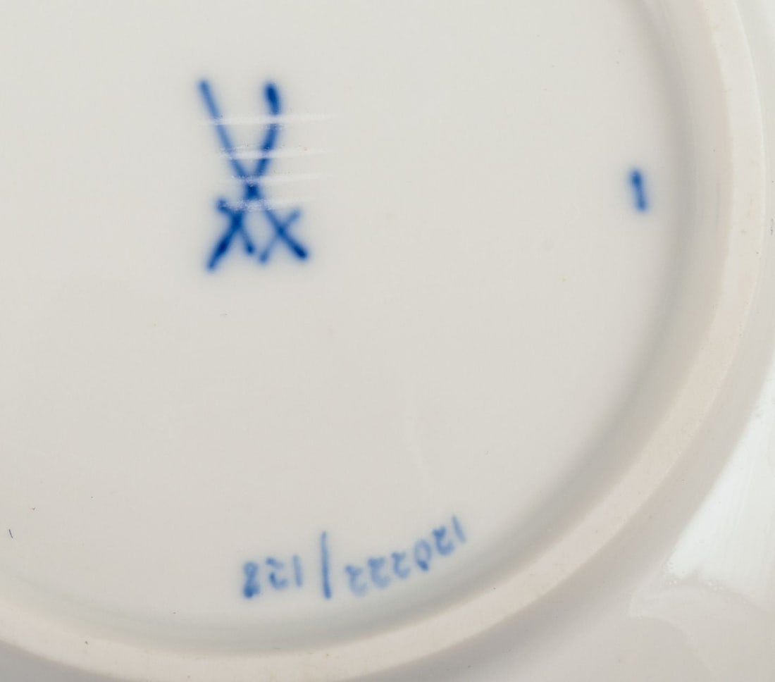 Meissen, Germany. Two pairs of bouillon cups in blue-painted porcelain. Mid-20th C. - 10