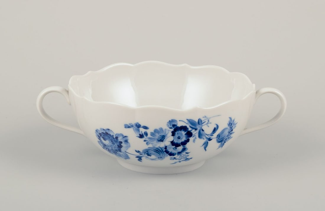 Meissen, Germany. Two pairs of bouillon cups in blue-painted porcelain. Mid-20th C. - 4