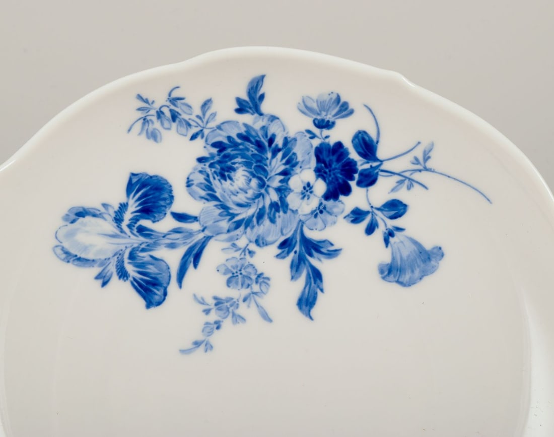Meissen, Germany. Two pairs of bouillon cups in blue-painted porcelain. Mid-20th C. - 8