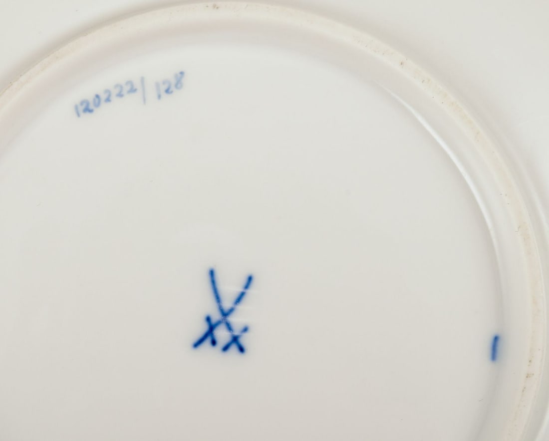 Meissen, Germany. Two pairs of bouillon cups in blue-painted porcelain. Mid-20th C. - 9