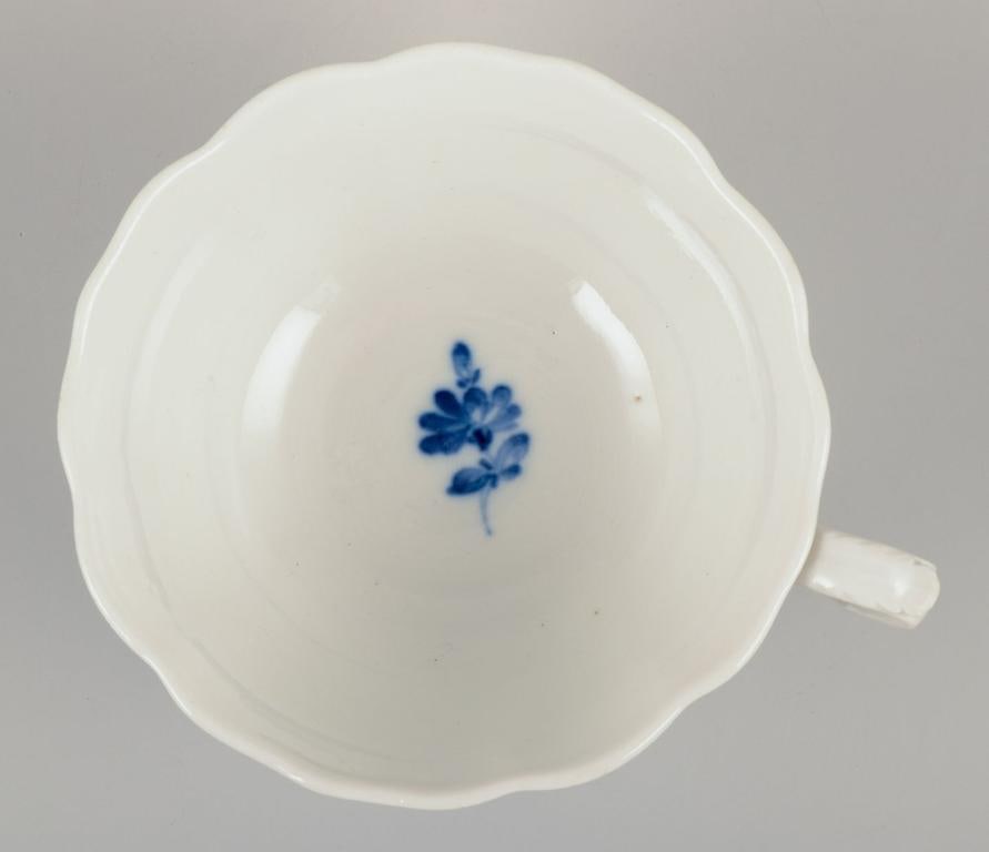 Meissen, Germany. Four pairs of teacups in blue-painted porcelain. 1920s/30s - 10