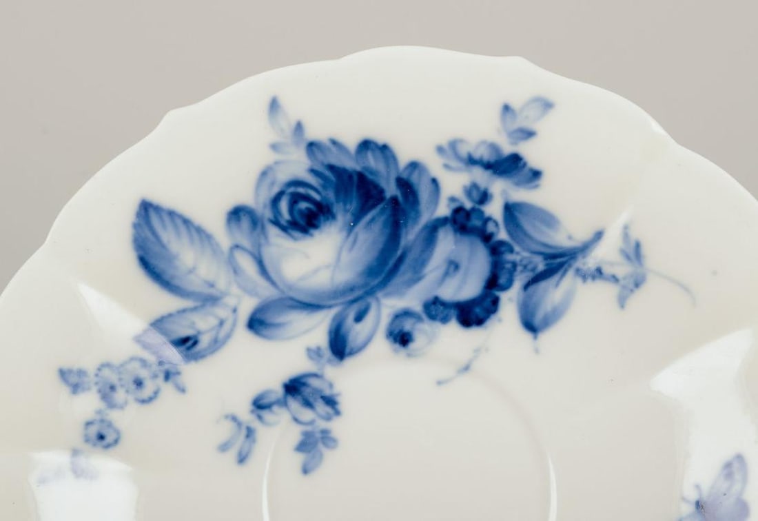Meissen, Germany. Four pairs of teacups in blue-painted porcelain. 1920s/30s - 7