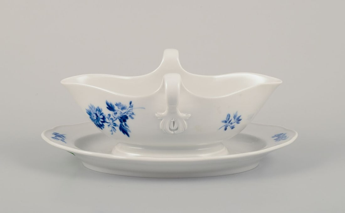 Meissen, Germany. Sauce boat on foot in porcelain. Mid-20th C. - 3