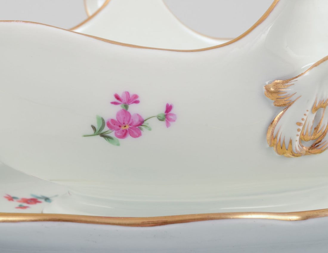 Meissen, Germany, porcelain sauce boat on foot. Approx. 1920. - 5