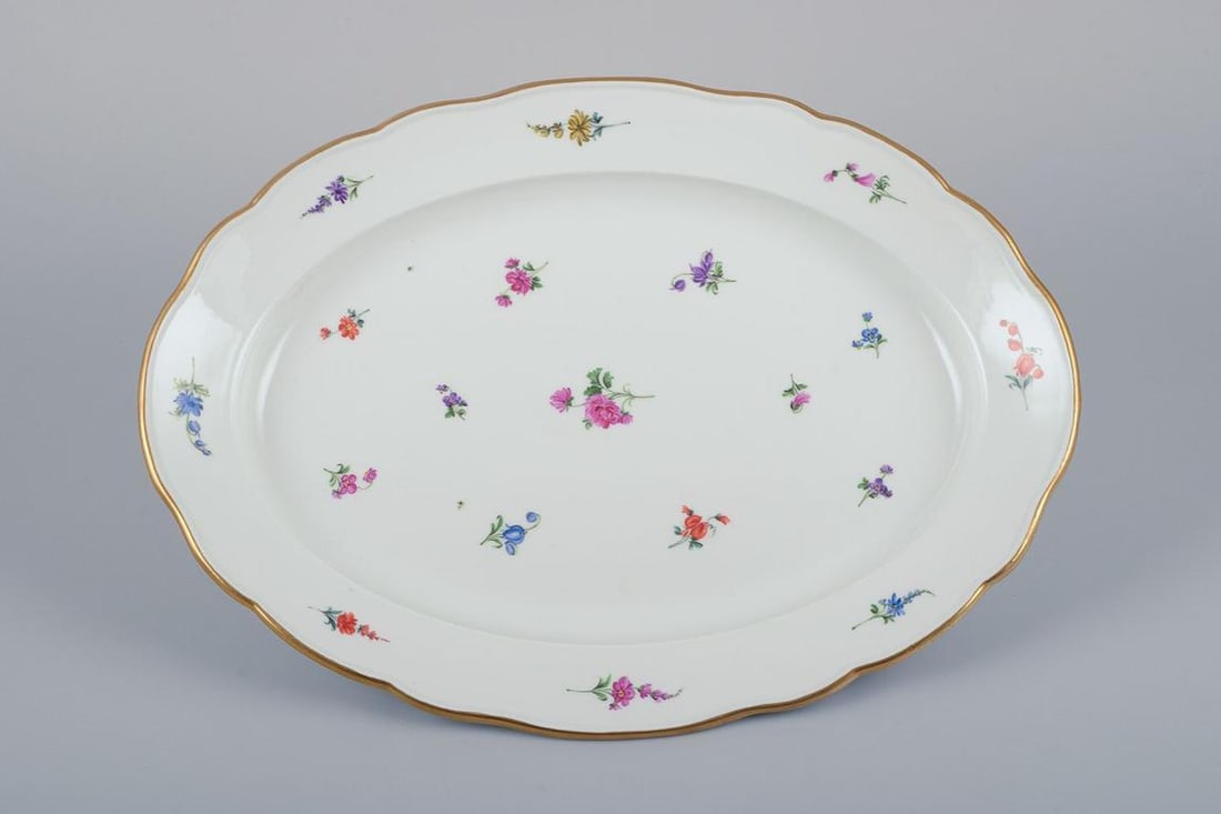 Meissen, Germany, large oval serving platter in porcelain. Approx. 1920s - 2