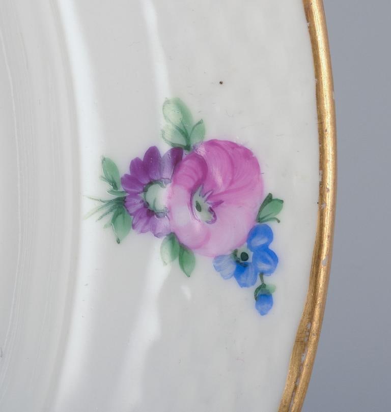Royal Copenhagen Saxon Flower, very large oval serving platter in porcelain. Early 20th C. - 5