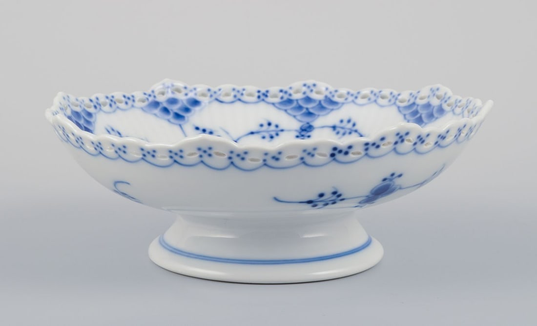 Royal Copenhagen Blue Fluted Full Lace, low centerpiece. Dating: 1980-1984 - 3