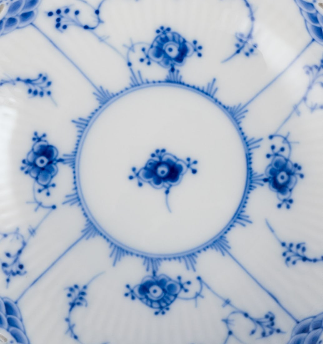 Royal Copenhagen Blue Fluted Full Lace, low centerpiece. Dating: 1980-1984 - 5