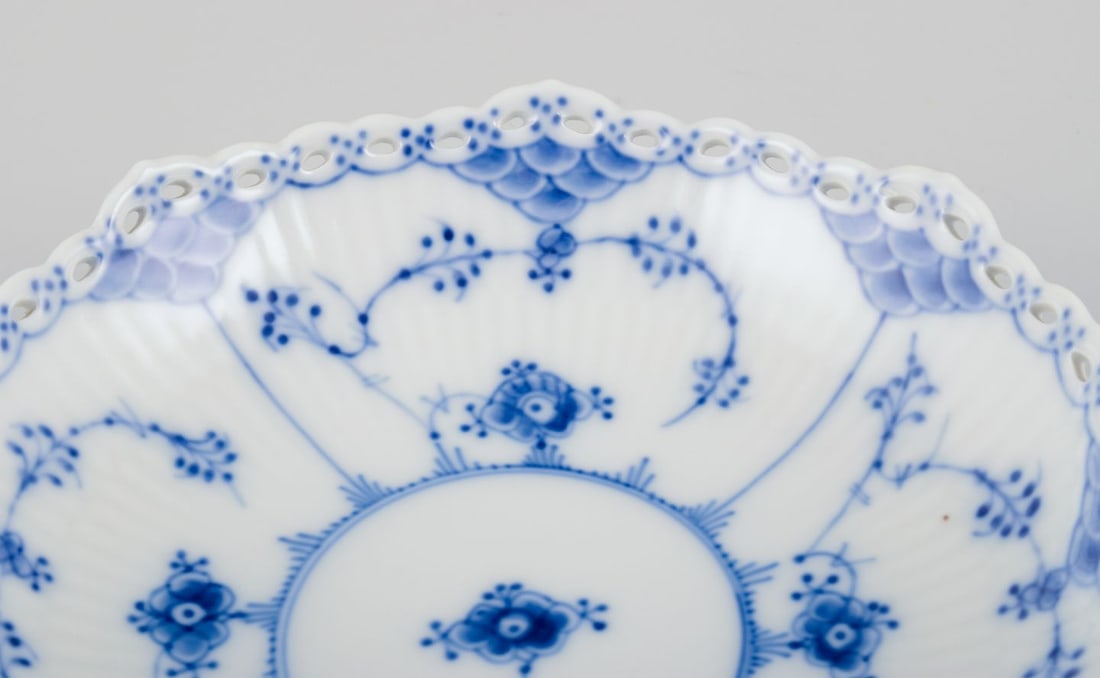 Royal Copenhagen Blue Fluted Full Lace, low centerpiece. Dating: 1980-1984 - 6