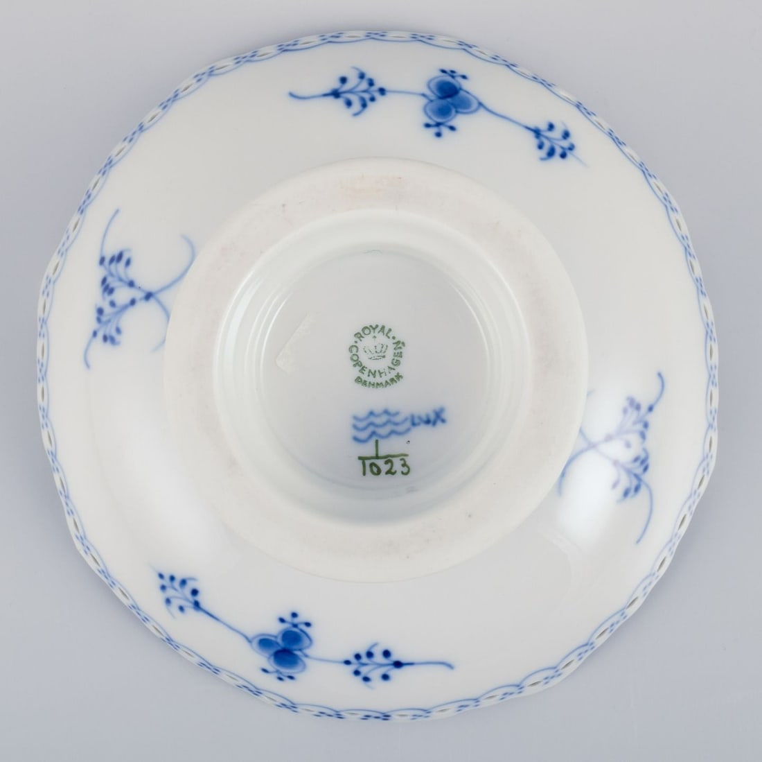 Royal Copenhagen Blue Fluted Full Lace, low centerpiece. Dating: 1980-1984 - 7