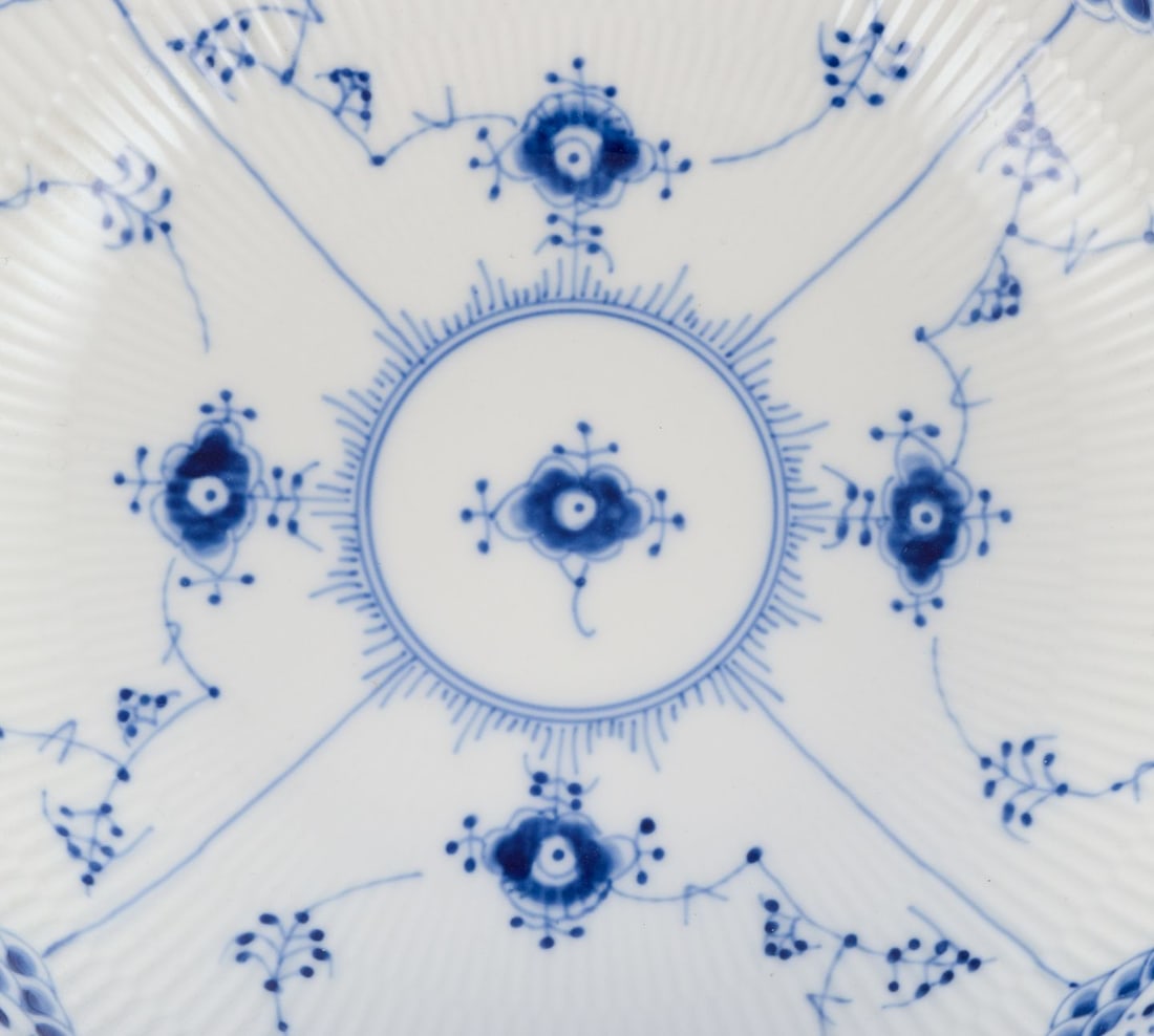 Royal Copenhagen Blue Fluted Half Lace, large centerpiece in porcelain. - 6