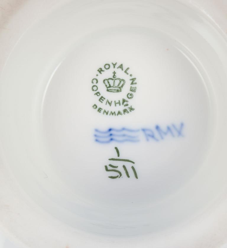 Royal Copenhagen Blue Fluted Half Lace, low centerpiece in porcelain. From 1968. - 8