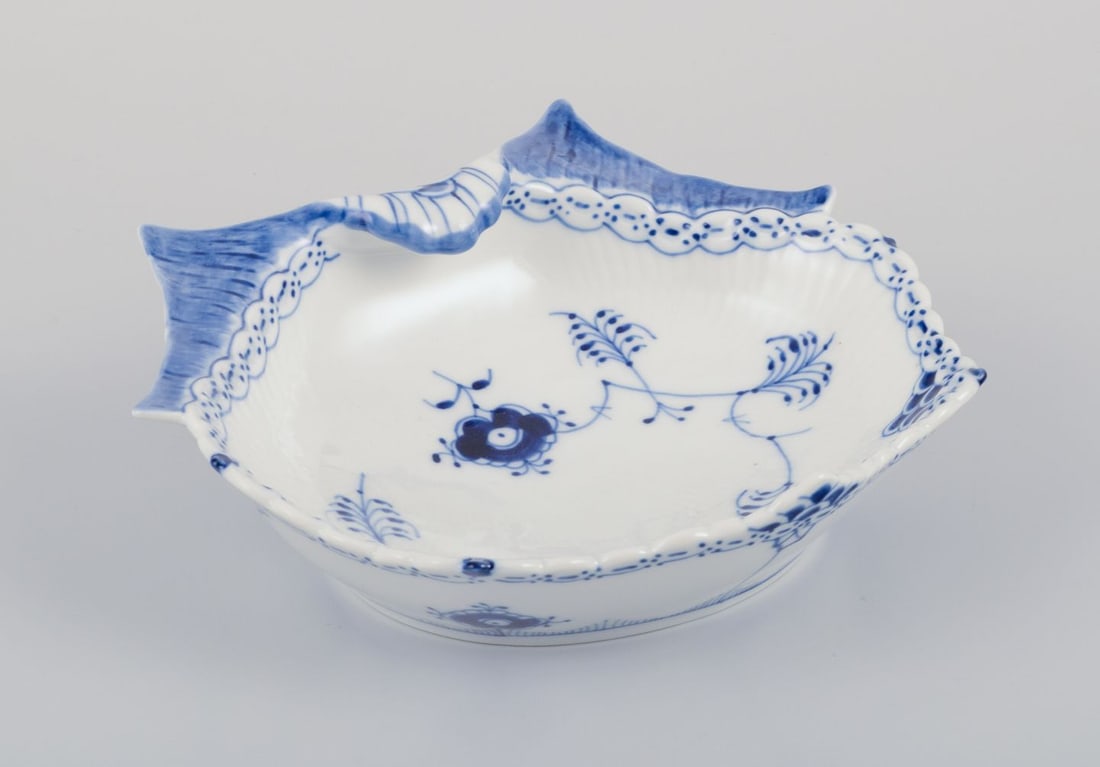 Royal Copenhagen Blue Fluted Half Lace, mussel-shaped bowl. Dated 1969-1974 - 4