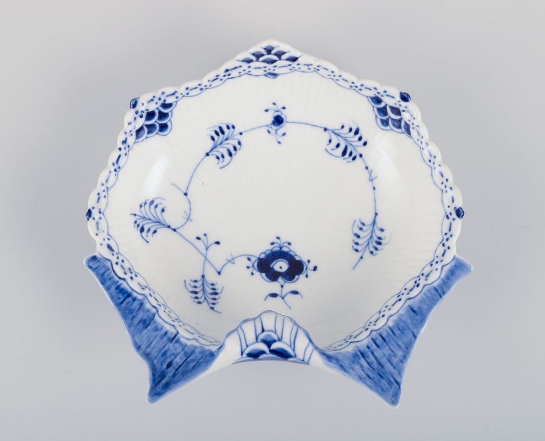 Royal Copenhagen Blue Fluted Half Lace, mussel-shaped bowl. Dated 1969-1974 - 5