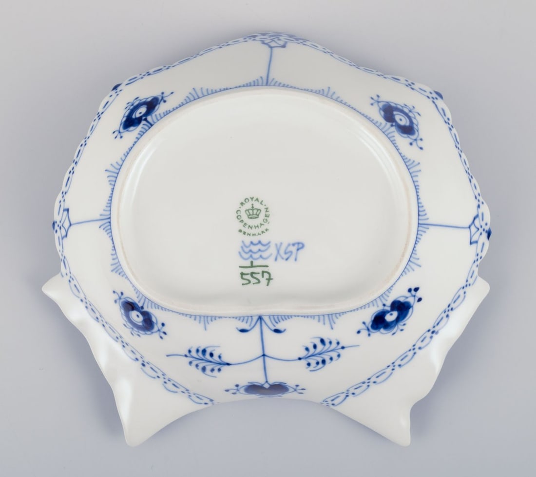 Royal Copenhagen Blue Fluted Half Lace, mussel-shaped bowl. Dated 1969-1974 - 7