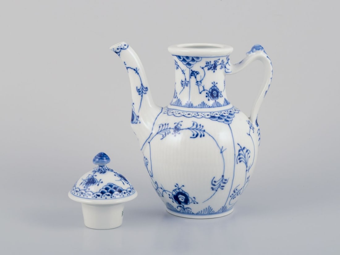 Royal Copenhagen Blue Fluted Half Lace, porcelain coffee pot. Dated 1969-1974. - 4