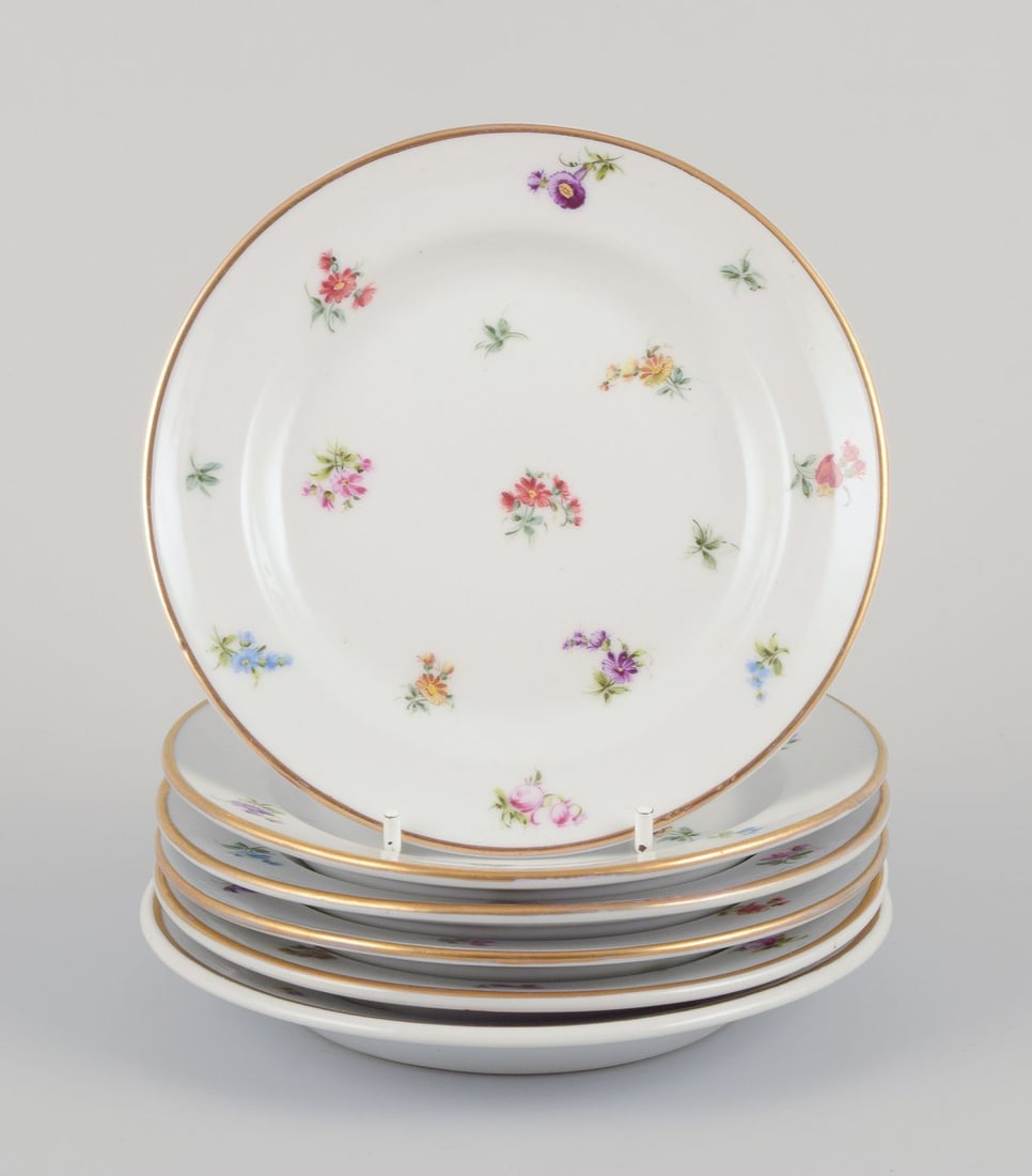 Six small porcelain plates. Hand-painted with polychrome floral motifs and gold rims. (1 of 8)