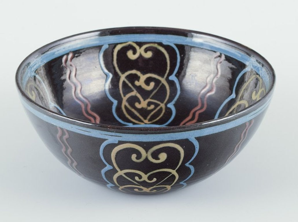 Kähler, Denmark. Ceramic bowl. Polychrome glaze on a black base. Circa 1930s. - 4