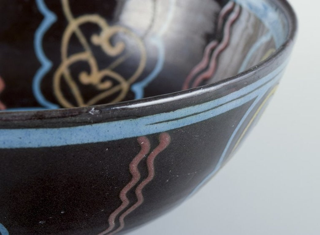 Kähler, Denmark. Ceramic bowl. Polychrome glaze on a black base. Circa 1930s. - 5