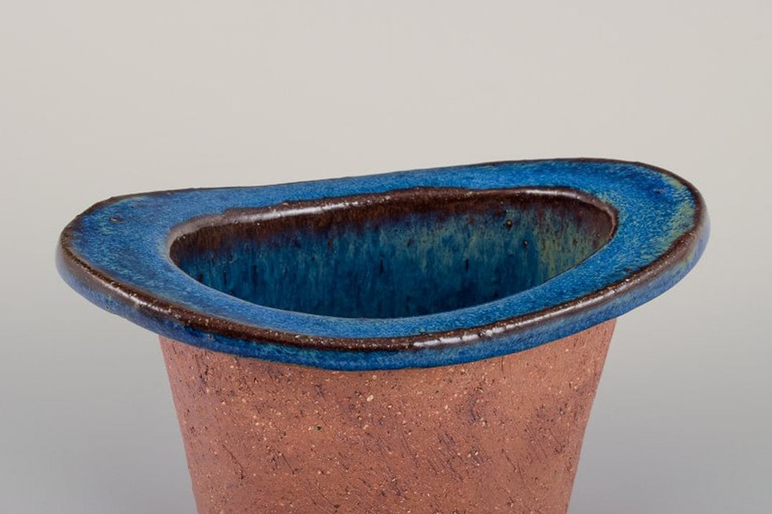 Curt Magnus Addin, Swedish ceramist. Own studio. Unique ceramic vase in a modernist style. Chamotte - 6