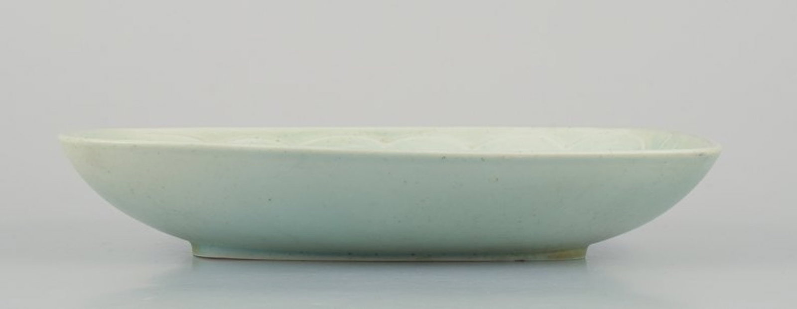 Rörstrand, Sweden. Large ceramic bowl in a modernist design. Rare model. Glaze in light green - 8