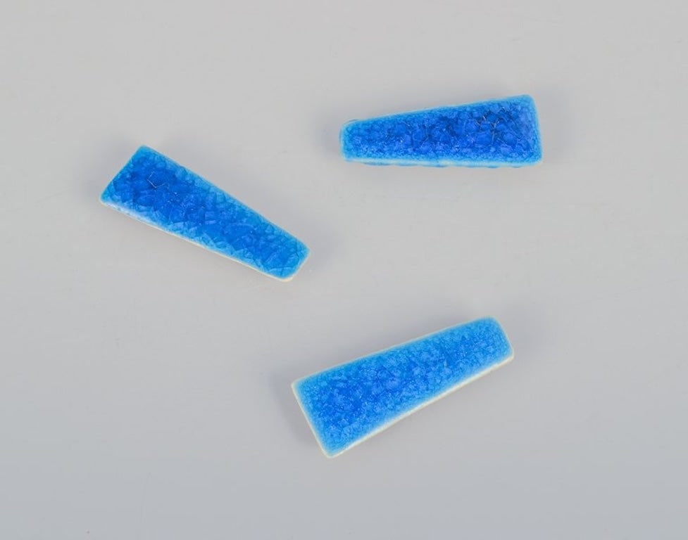 Ole Bjørn Krüger, Danish sculptor and ceramicist. Ten unique brooches in glazed stoneware - 3