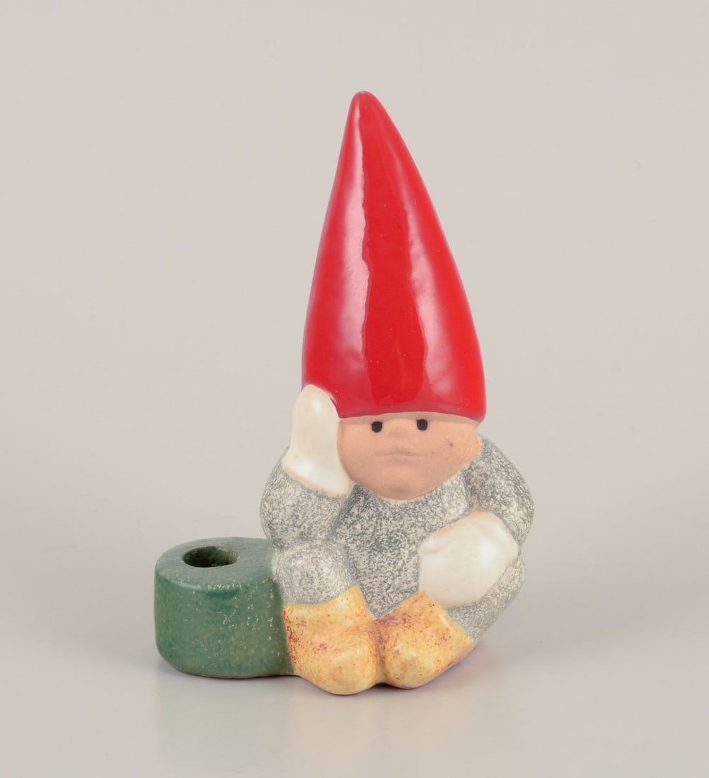 Lisa Larson for Gustavsberg. Candlestick holder. Sitting elf. Late 20th C.: Lisa Larson for Gustavsberg. Candlestick holder. Sitting elf. Late 20th century. In perfect condition. Signed. Dimensions: W 9.0 cm x H 13.3 cm.; Lisa Larson for Gustavsberg. Candlestick holder. Sitti