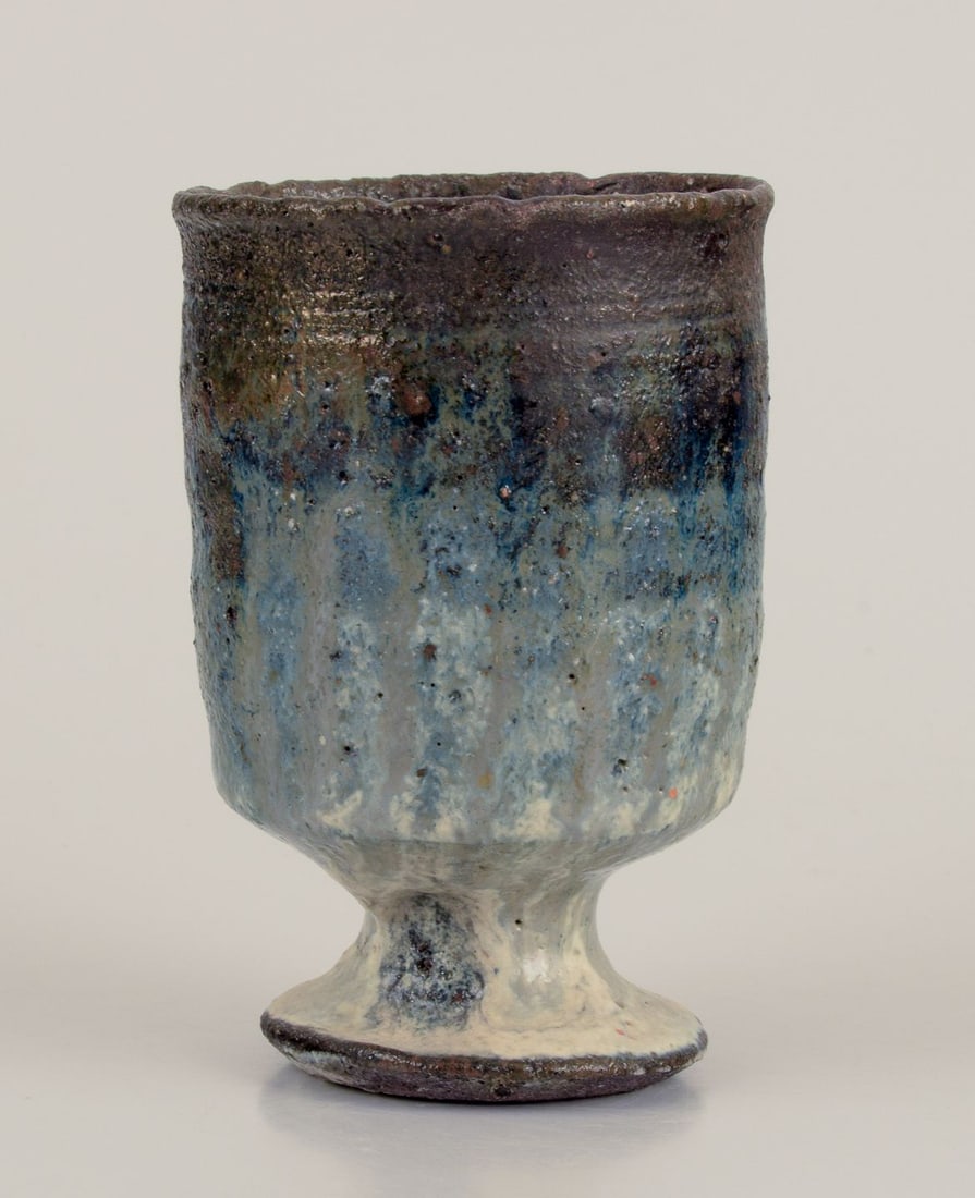 Gutte Eriksen, Denmark. Two cups in ceramic, raku technique, flowing lava glaze. Approx. 1960. - 4