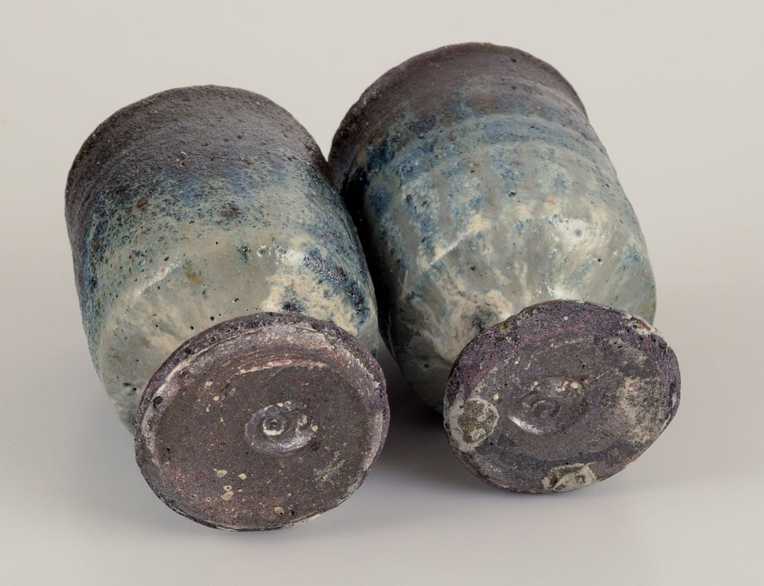 Gutte Eriksen, Denmark. Two cups in ceramic, raku technique, flowing lava glaze. Approx. 1960. - 7