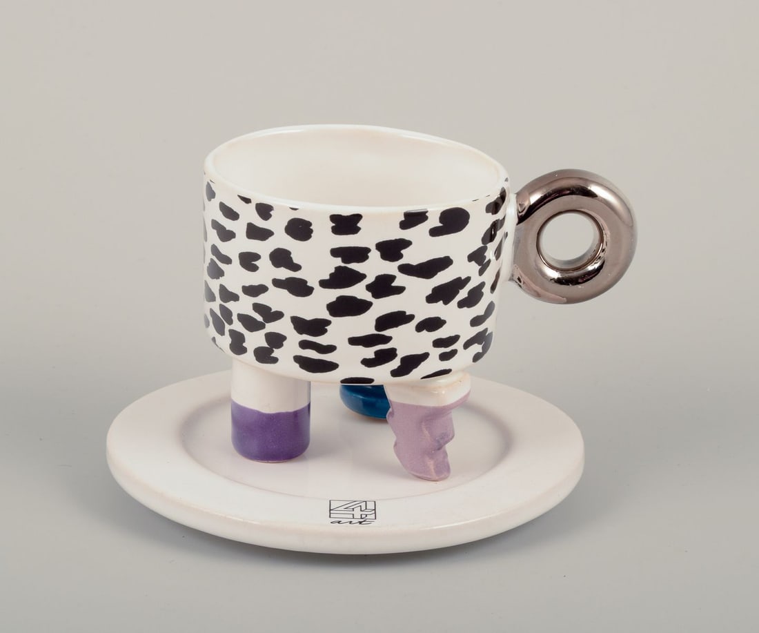 French studio ceramicist. Six pairs of coffee cups with saucers in earthenware. Late 20th C. - 3