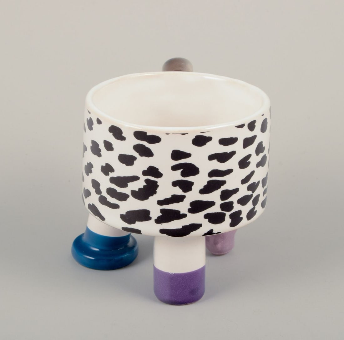 French studio ceramicist. 4 pairs of coffee cups with saucers in earthenware. Postmodern abstract - 6