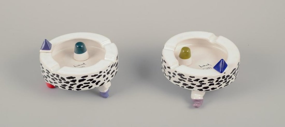 French studio ceramicist. Two ashtrays in faience. Abstract futuristic style. Late 20th C. - 3