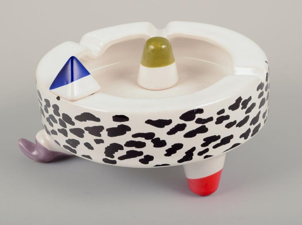 French studio ceramicist. Two ashtrays in faience. Abstract futuristic style. Late 20th C. - 6