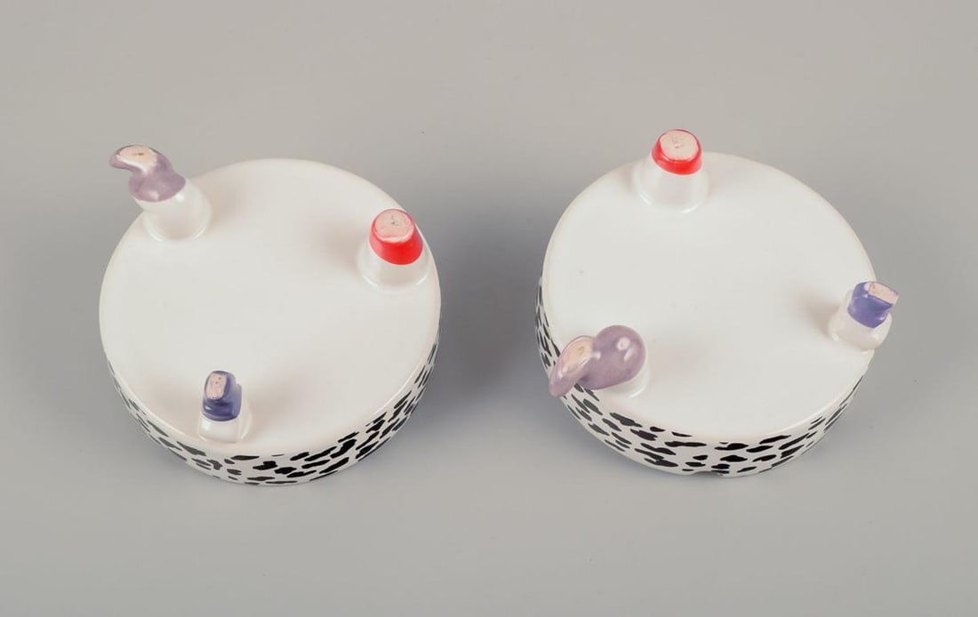 French studio ceramicist. Two ashtrays in faience. Abstract futuristic style. Late 20th C. - 8
