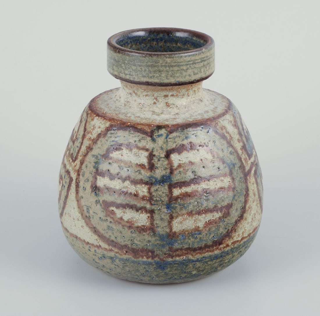 Noomi Backhausen and Poul Brandborg for Søholm Keramik, Bornholm. A pair of vases in stoneware, - 3