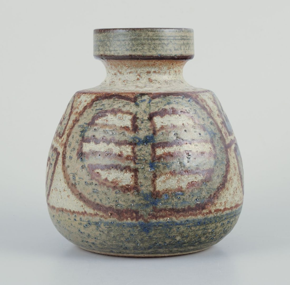 Noomi Backhausen and Poul Brandborg for Søholm Keramik, Bornholm. A pair of vases in stoneware, - 4