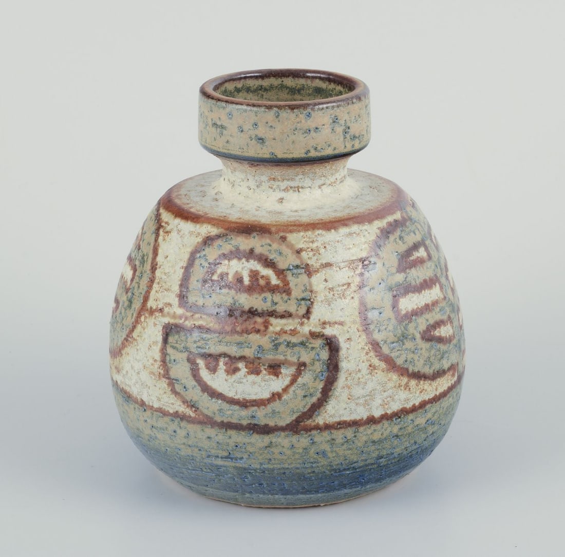Noomi Backhausen and Poul Brandborg for Søholm Keramik, Bornholm. A pair of vases in stoneware, - 6
