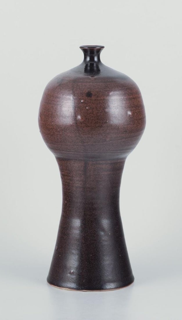 Rolf Fagerberg, Swedish ceramicist. Large ceramic vase with glaze in shades of brown. Late 20th C. - 5