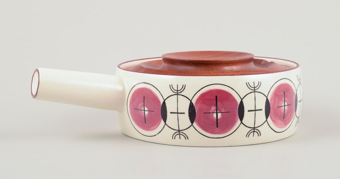 Knabstrup, Denmark. Stoneware saucepan with a wooden lid. Ca 1970. - 3