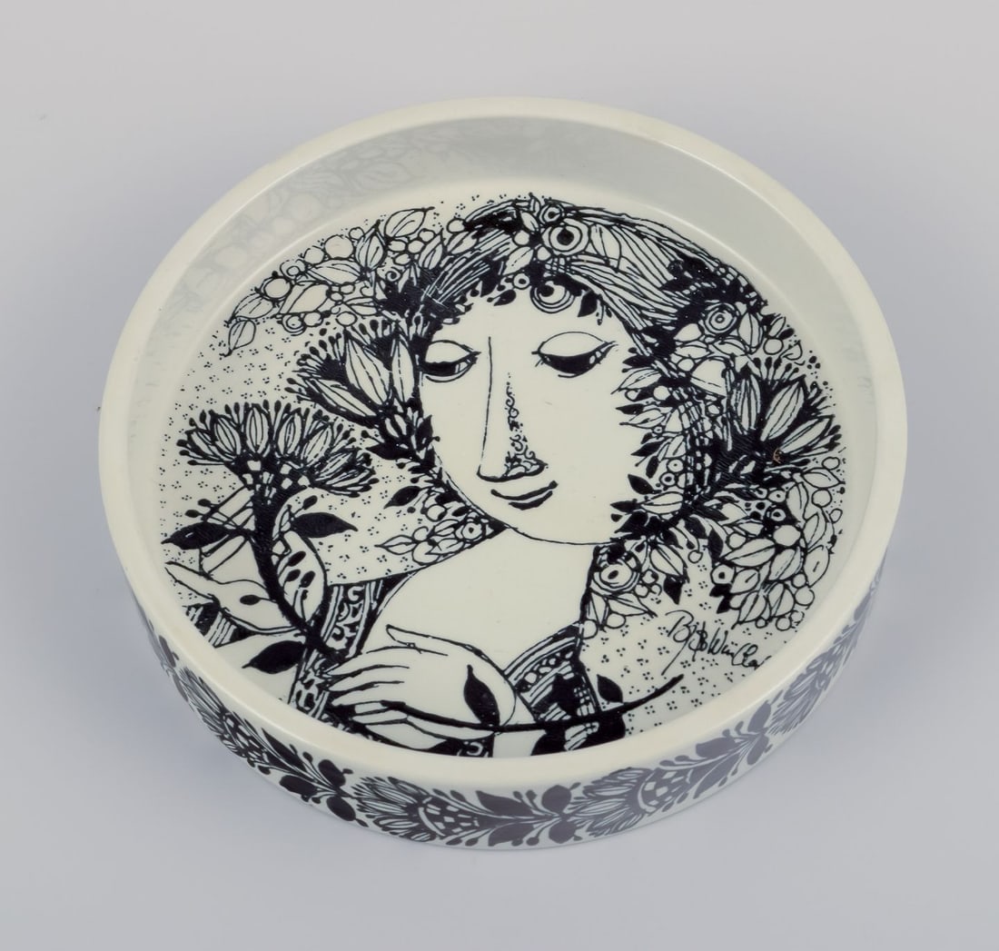 Bjørn Wiinblad for Nymølle. Three decorative month wall plates and small bowl. 1970s. - 3