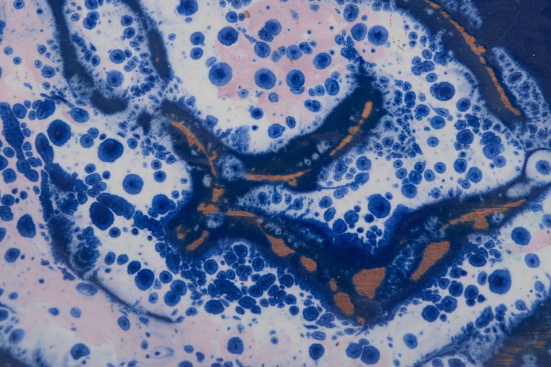 Danish ceramicist. Unique ceramic dish. Motif of a floating couple. 1960s - 7