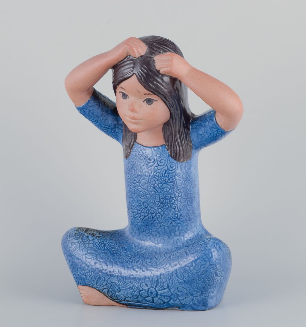 Lisa Larson for Gustavsberg. Rare large figurine of a Thai girl in hand-glazed ceramic. Late 20th C. - 7