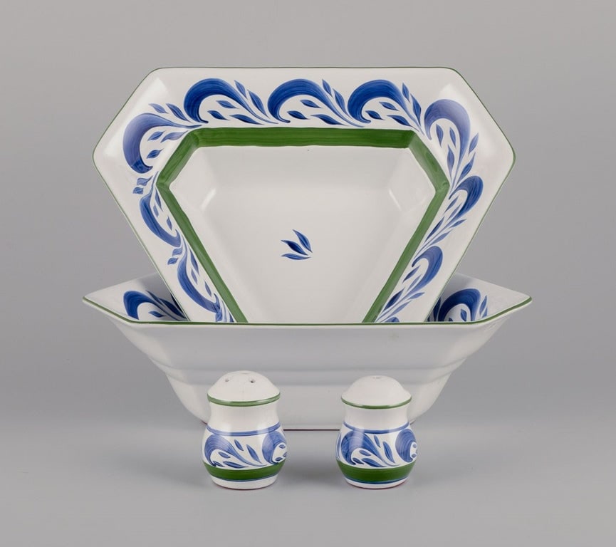 Herend, Hungary. Two large salad bowls and a salt and pepper set in ceramic. Approx. 1980s.: Herend, Hungary. Two large salad bowls and a salt and pepper set in ceramic. Hand-painted. Approximately from the 1980s. Marked. In excellent condition with normal signs of use. Bowl dimensions: Width
