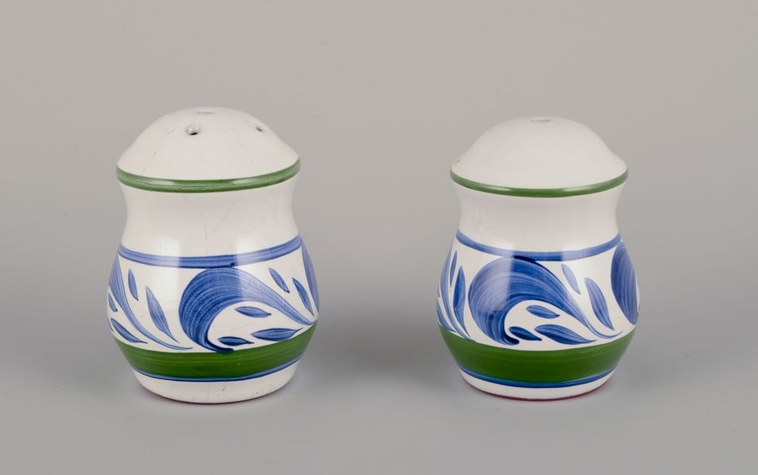 Herend, Hungary. Two large salad bowls and a salt and pepper set in ceramic. Approx. 1980s. - 8