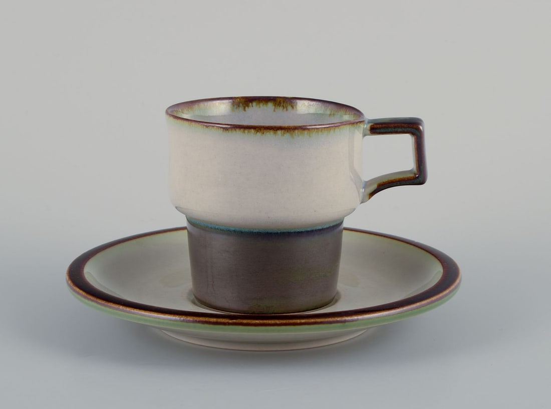 Bing & Grøndahl, Tema. Six sets of coffee cups and saucers in stoneware. 1970s. - 3