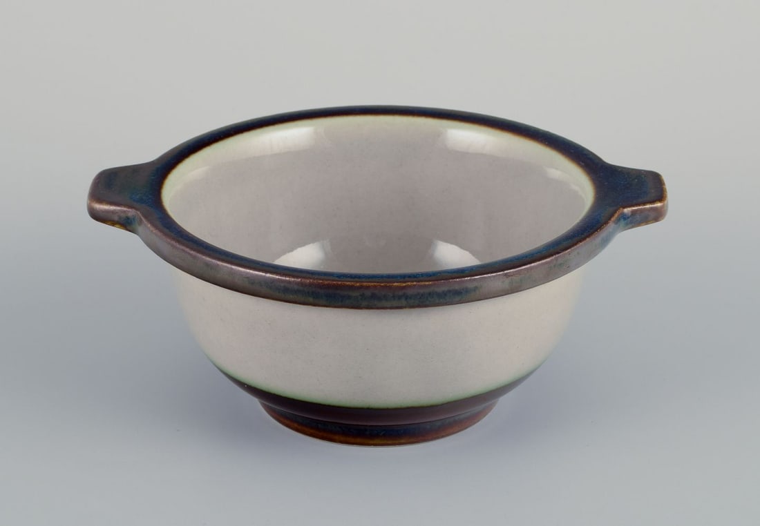Bing & Grøndahl, "Tema". Three small plates and a small bowl in stoneware. 1970s. - 3